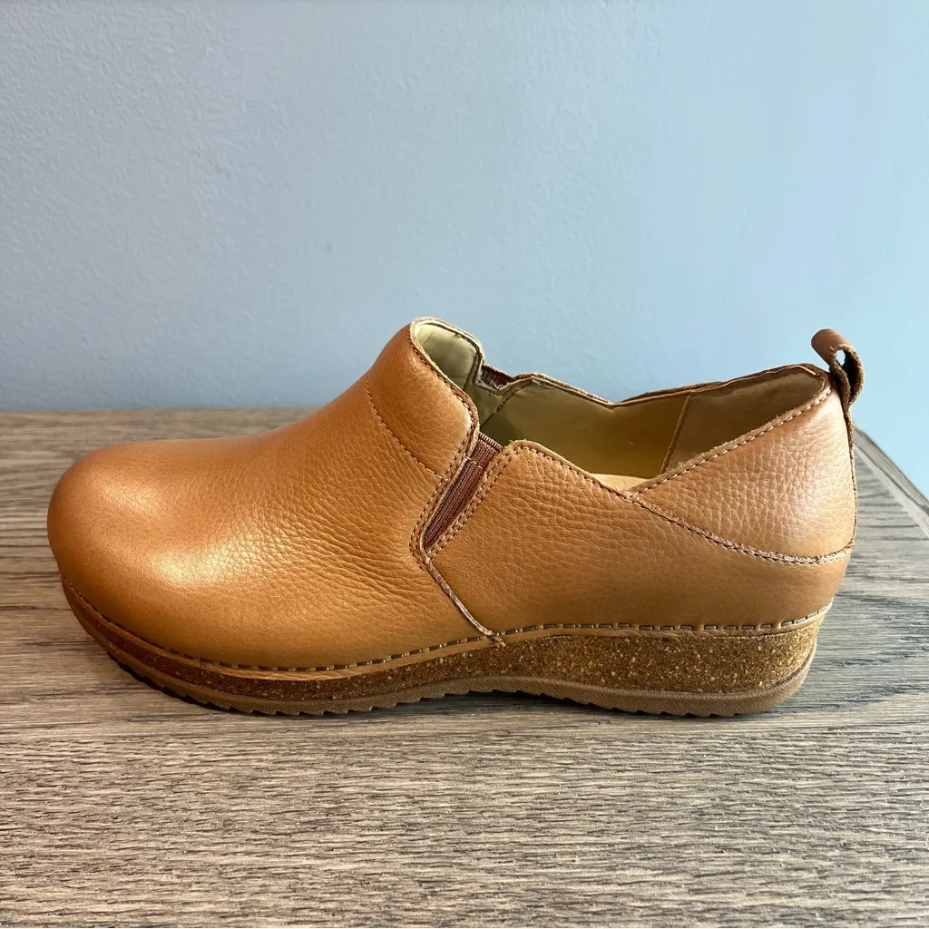 Dansko Meara Slip On Clogs Tan Waxy Milled Clog Size EU 41 - Image 7