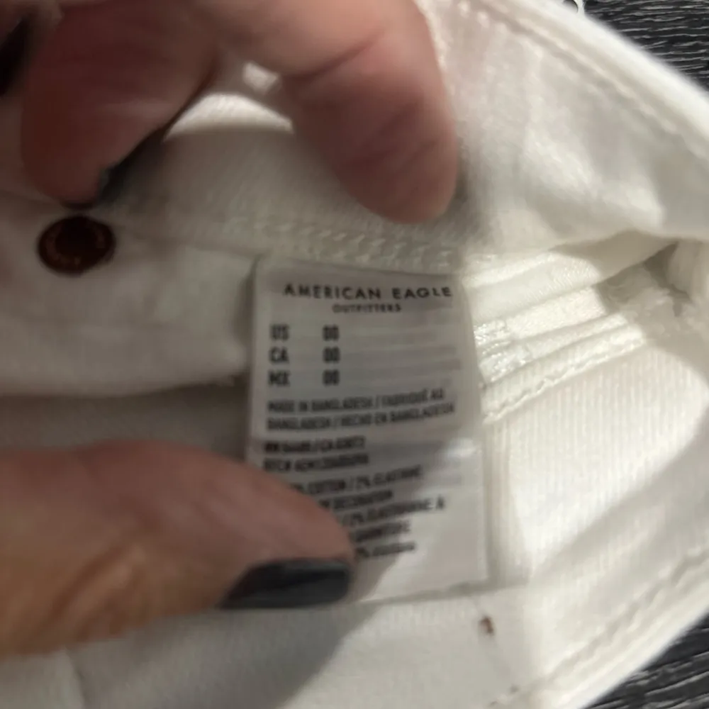 American Eagle Outfitters White Jean Shorts Distressed Cut-Off size 00 - Image 4