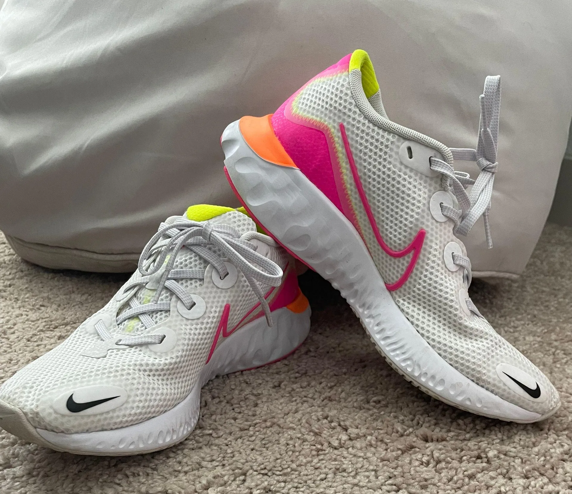 Nike Renew Tennis Shoes - Image 2