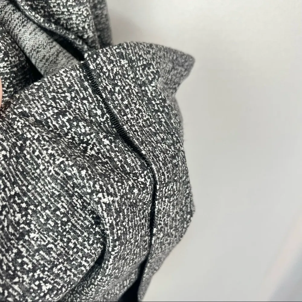 Lululemon Vinyasa Running Luon Suited Jacquard Black White Wrap Scarf - Image 4