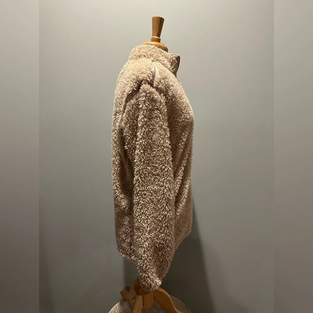 The Southern Shirt Sherpa 1/4 zip pullover. Size Medium - Image 2