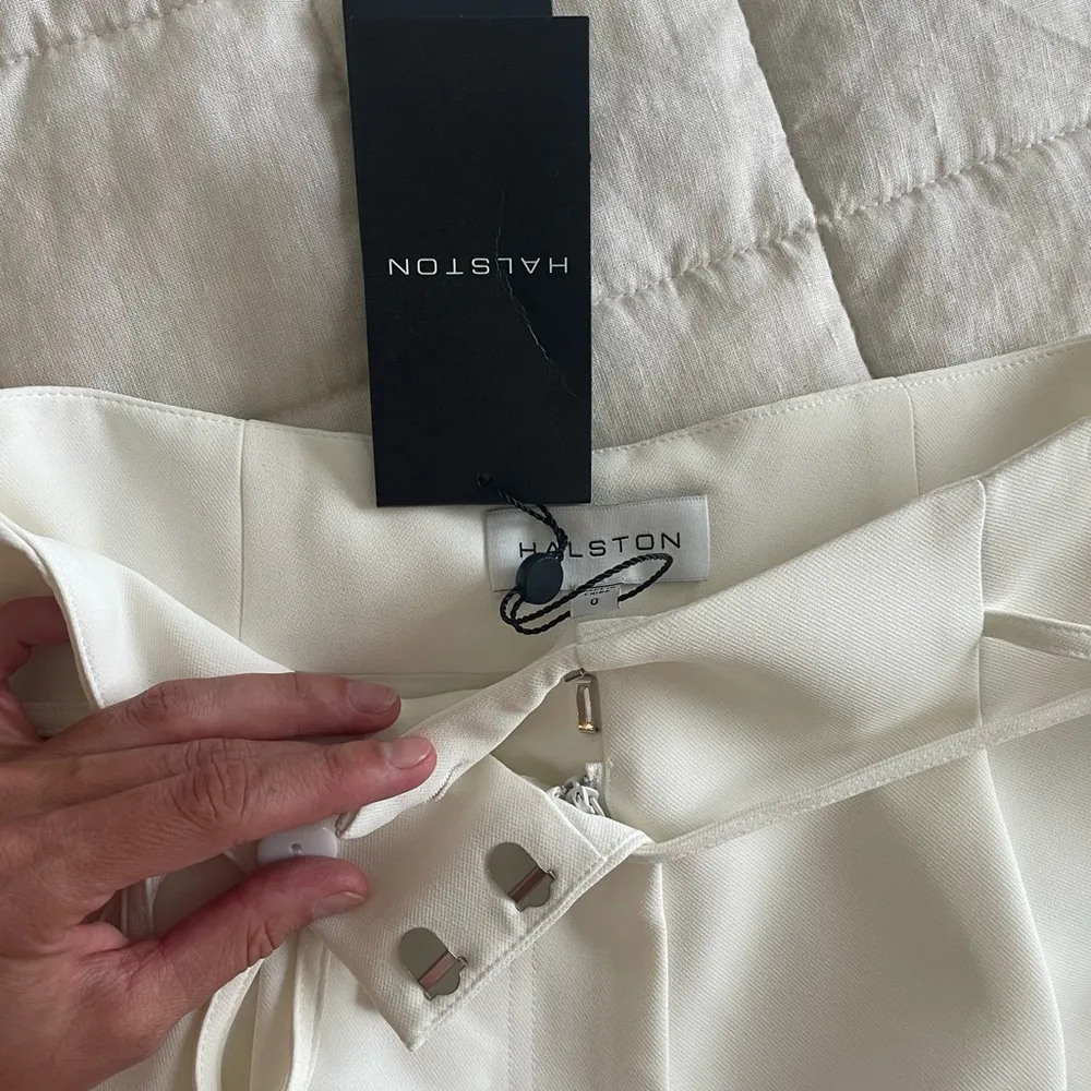 Halston Heritage White High Waist Tailored Shorts - Image 3