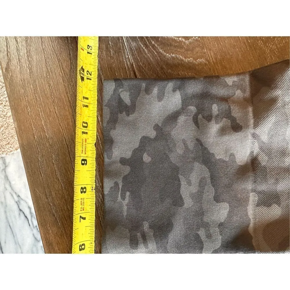 D06 SPANX Look at Me Now Seamless Cropped Leggings in Sage Camo Size Medium - Image 5