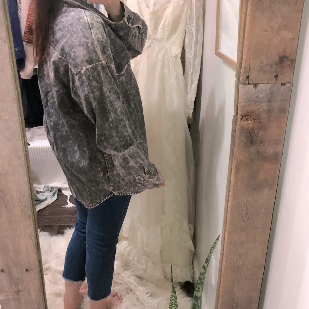 Zenana grey wash shacket shirt with pockets size 1X - Image 5