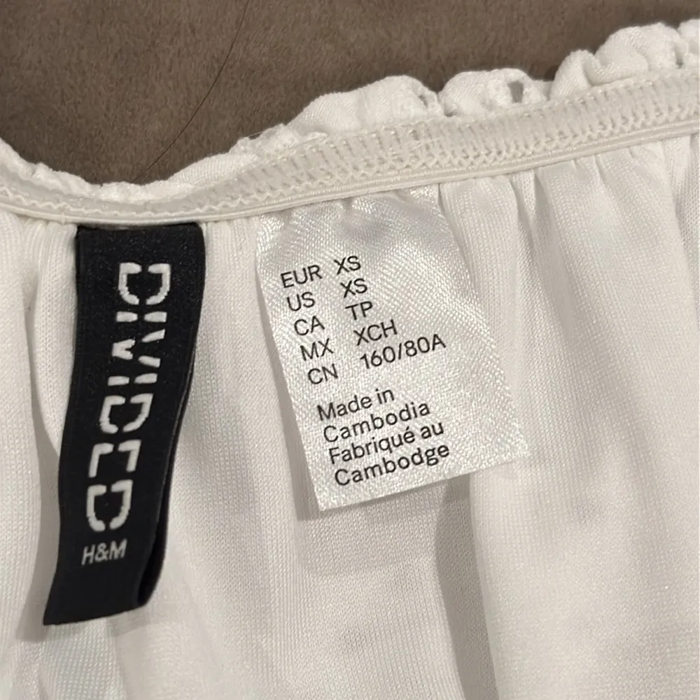 eyelet ruched dress. Lined. Puff sleeves. Color- white. Size- XS - Image 6