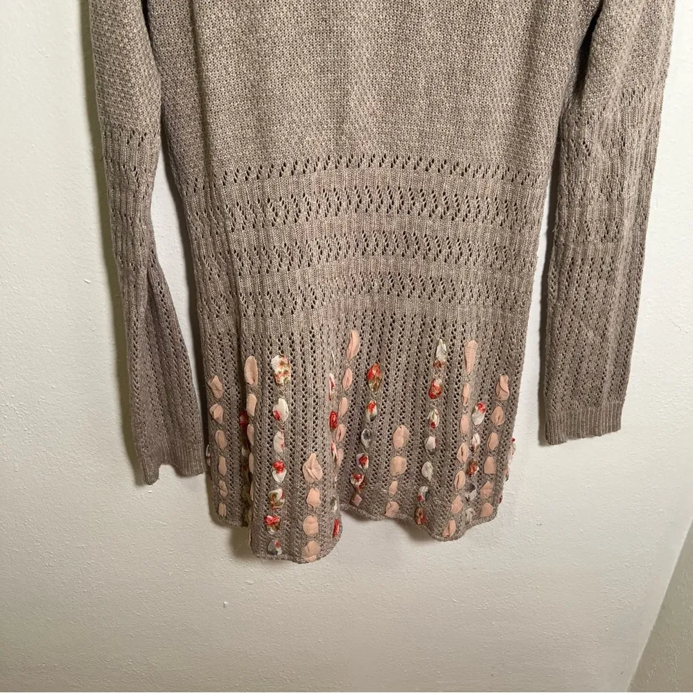 Mystree Cardigan Sweater Beige Floral Scarf Hem - Image 10