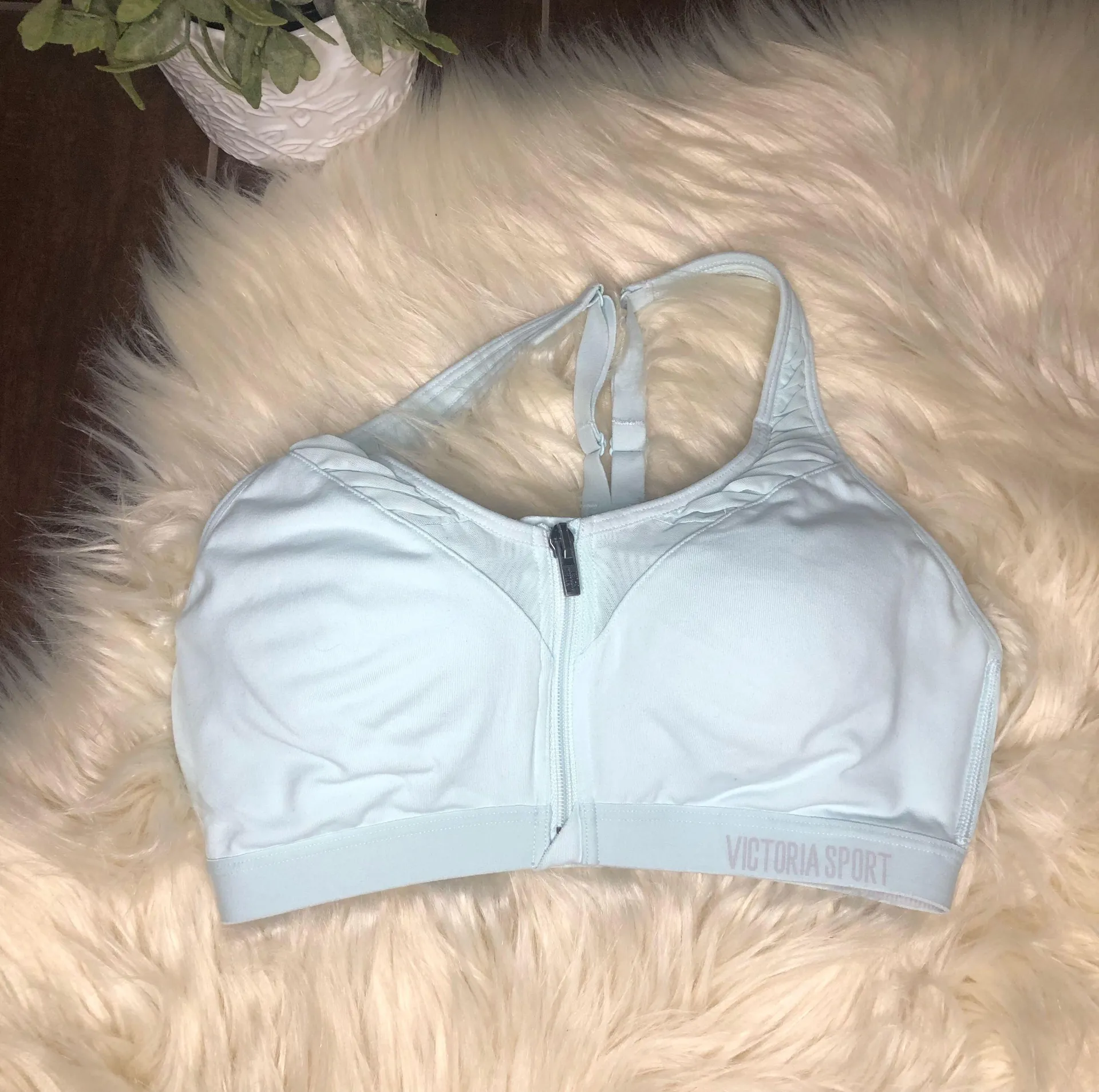 Victoria sports knockout sports bra 32D - Image 2