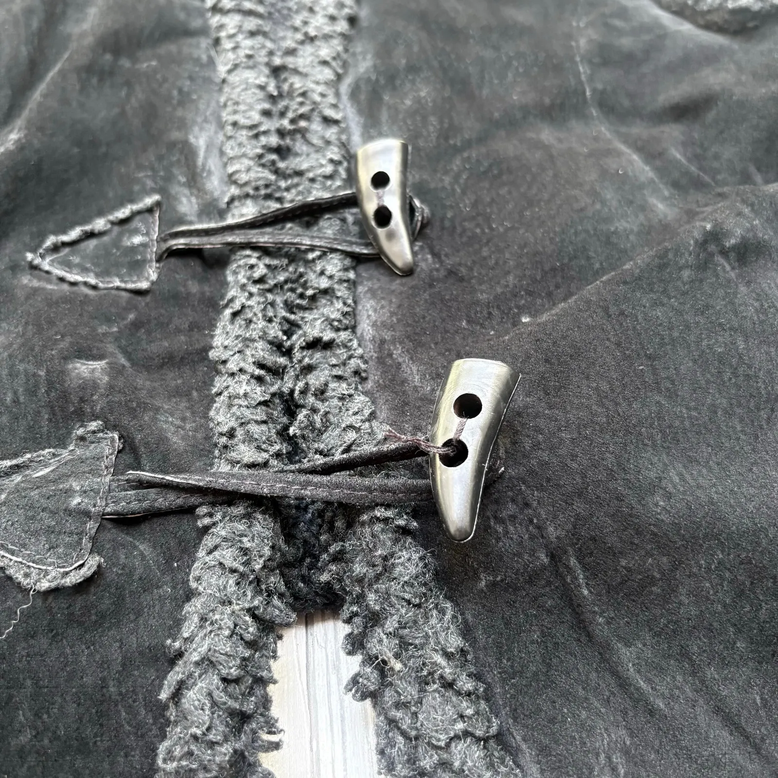 VTG Clean Lines Suede Sherpa Lined Vest Sz M Black Statement Buttons Western 90s - Image 5