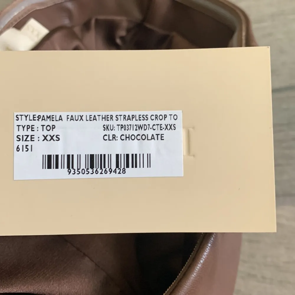Pamela faux leather strapless crop top - Image 5