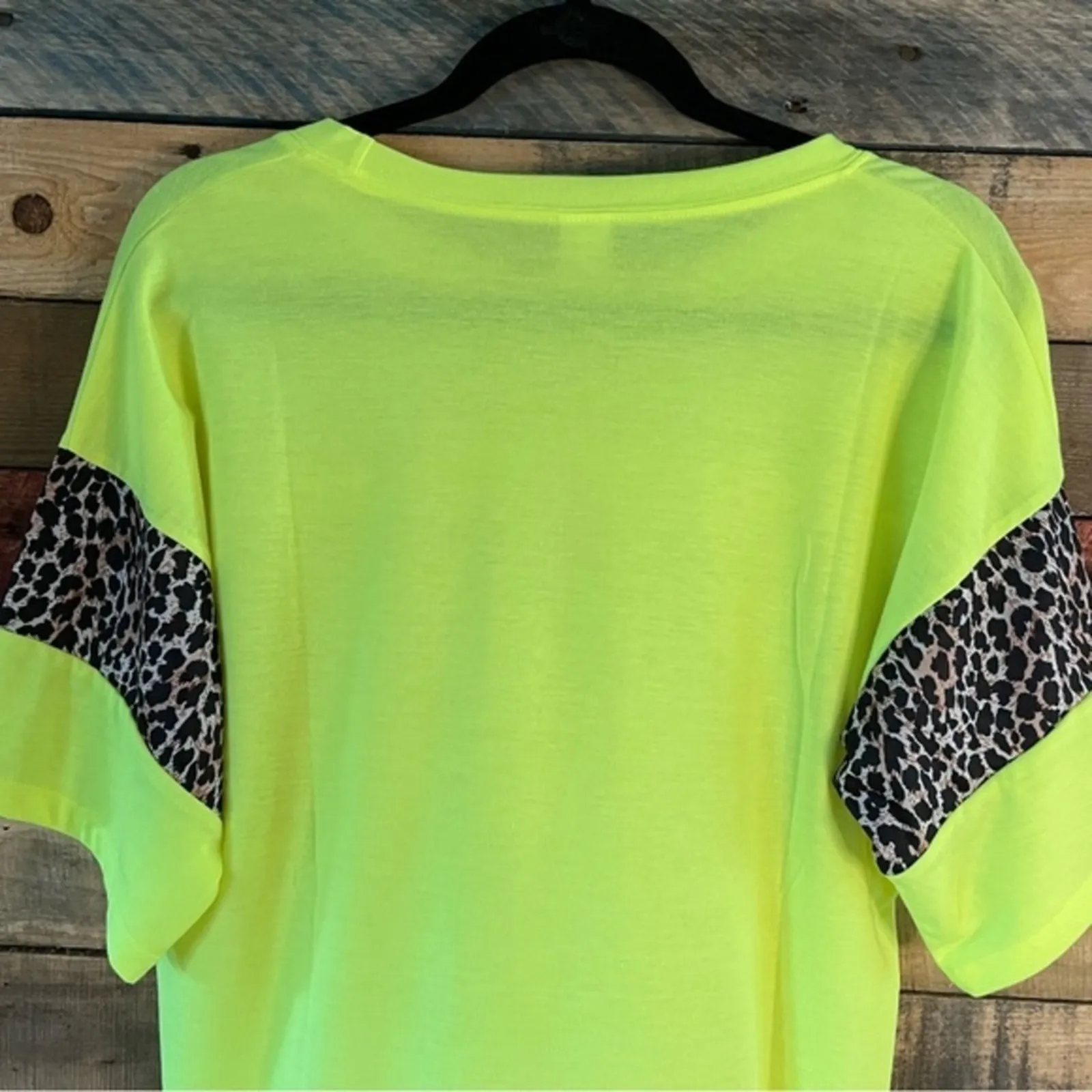 Sunshine & Rodeos Neon Leopard‎ Sleeve Top Size Medium Green - Image 6