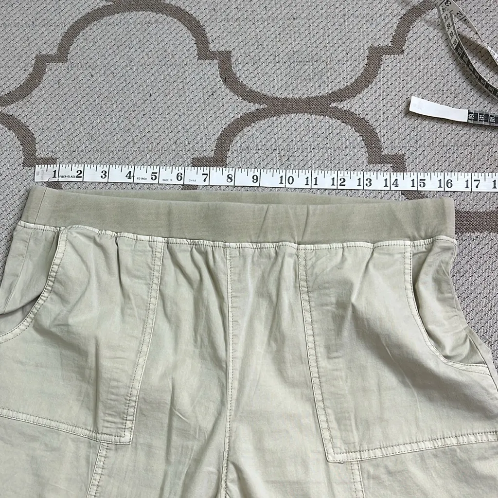 Chico's Zenergy pull on lightweight front pockets cropped pants, size medium - Image 4