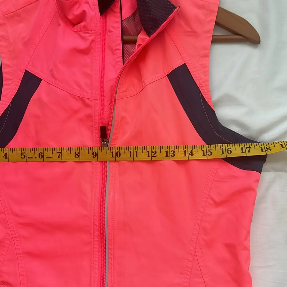 Brooks Nightlife Essential Run Vest II, Size M - Image 8