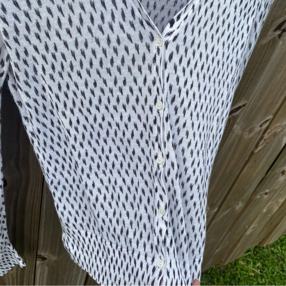 Loft Sweater Women's Size Medium Black and White Pattern ButtonUp Cardigan - Image 4