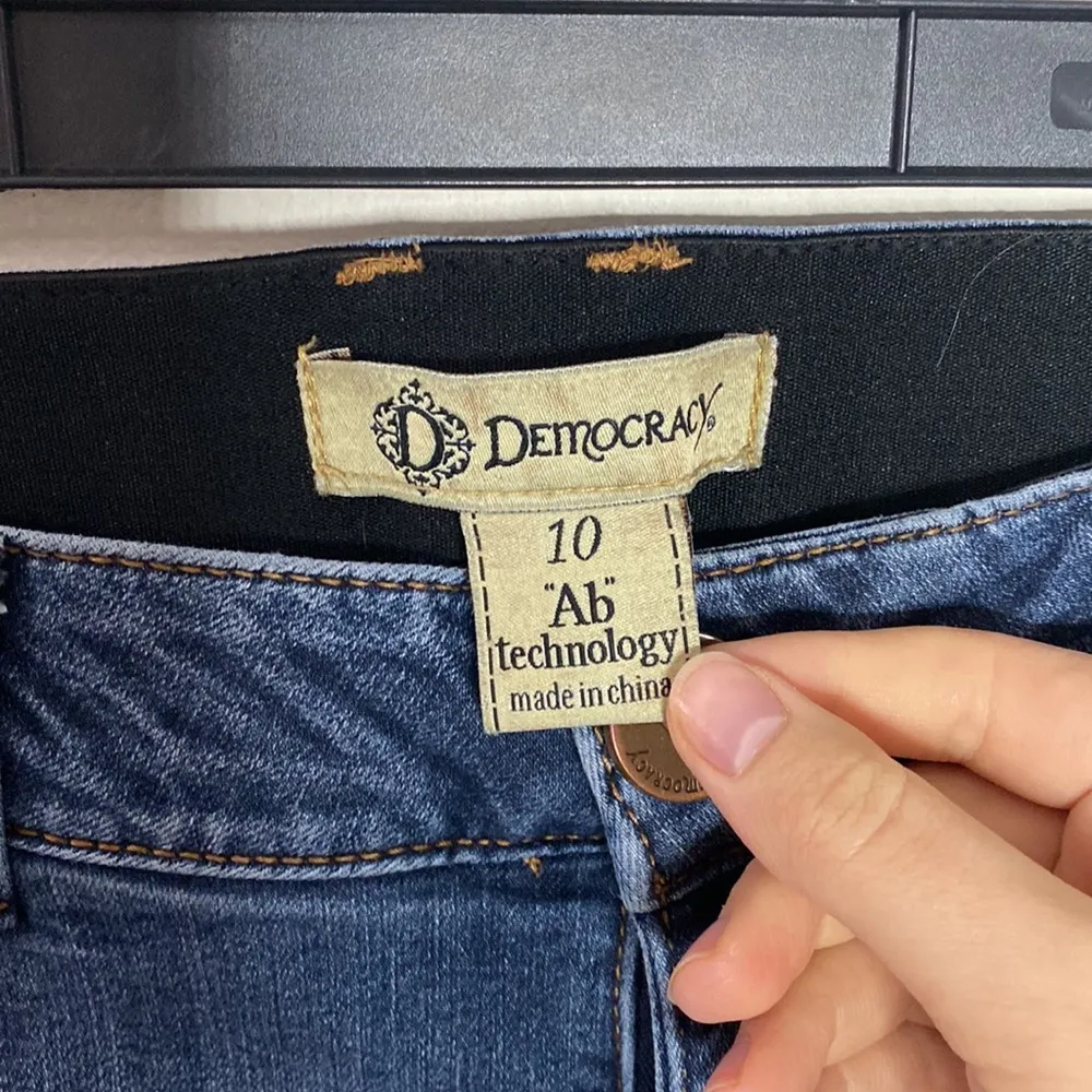 Democracy Ab technology medium wash sculpting distressed skinny jeans size 10 - Image 10