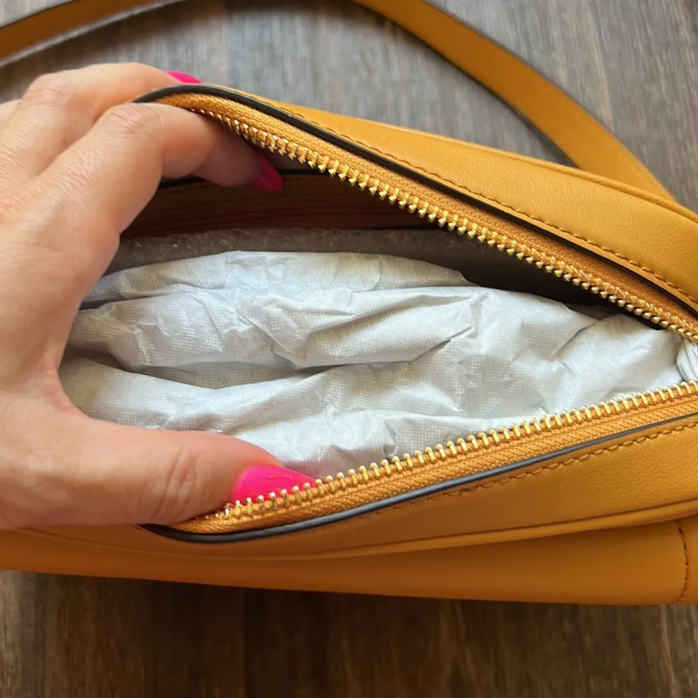 Parker Medium Leather Crossbody Bag - Image 3