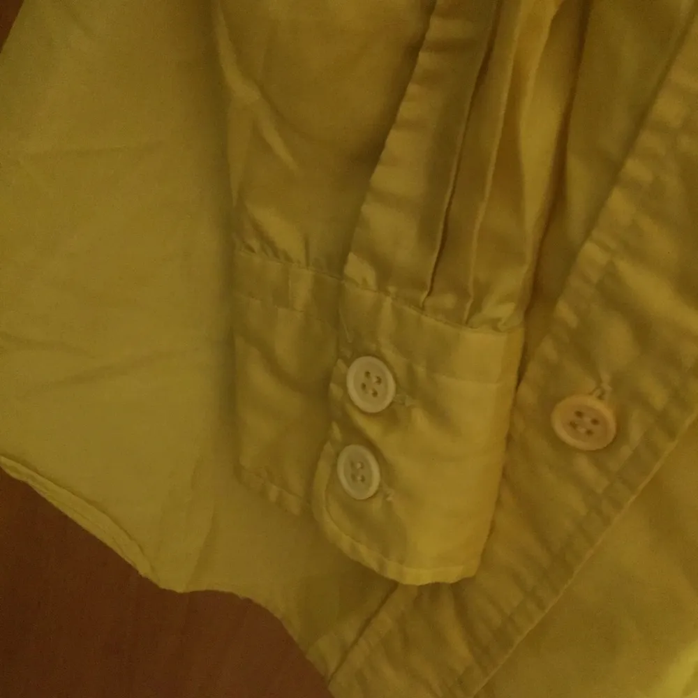 Yellow Adelaar Button Down Collard Shirt Size Medium - Image 5