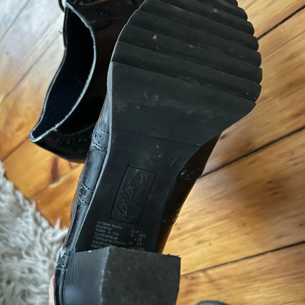 Dexflex Comfort Black Chunky Heels with Brogue Detailing 8.5 - Image 4
