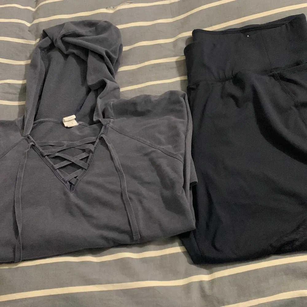 3 piece Ladies Workout Wear size 26/28 by LIVI 2 Hoodies 1 pair Leggings Blue - Image 3