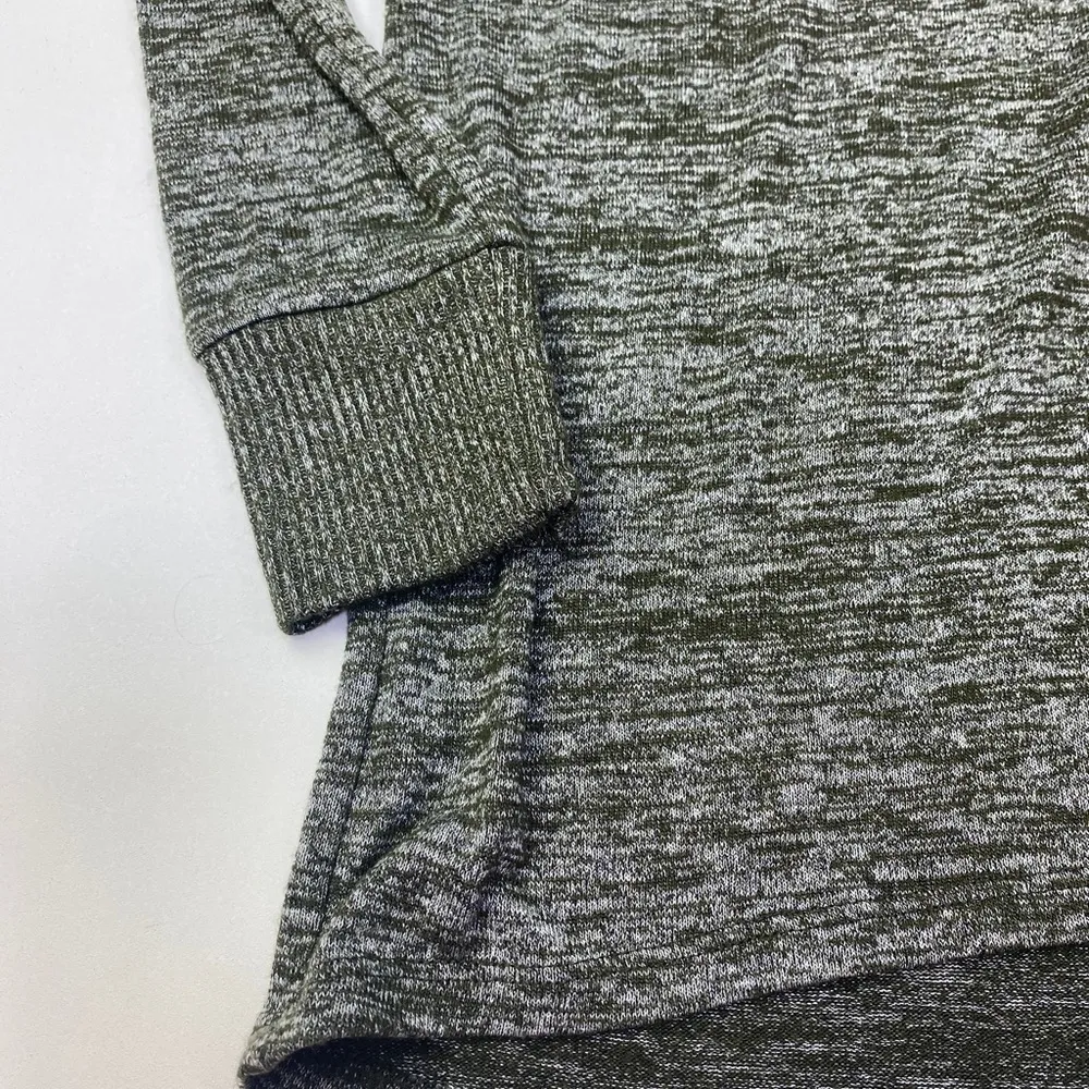 Gap Scoop Neck Pull Over Sweater Size S - Image 2
