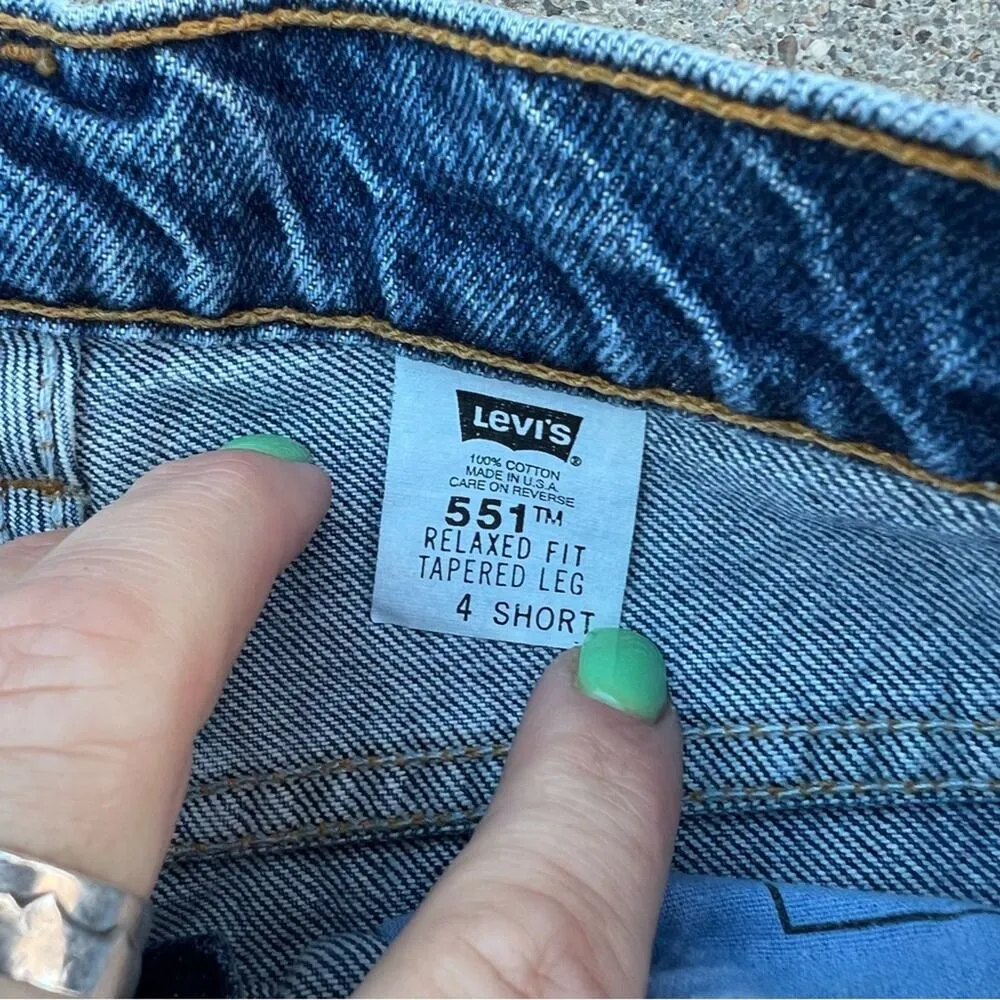 Vintage 90s Levi’s 551 relaxed fit tapered leg jeans Women’s 4 Short - Image 7