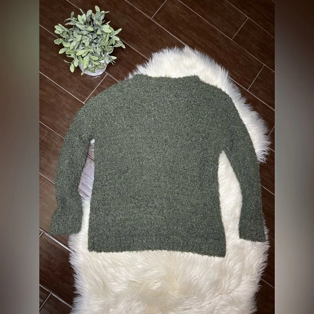 Moral Fiber olive green w/black and silver stars fuzzy sweater sz 1X - Image 5