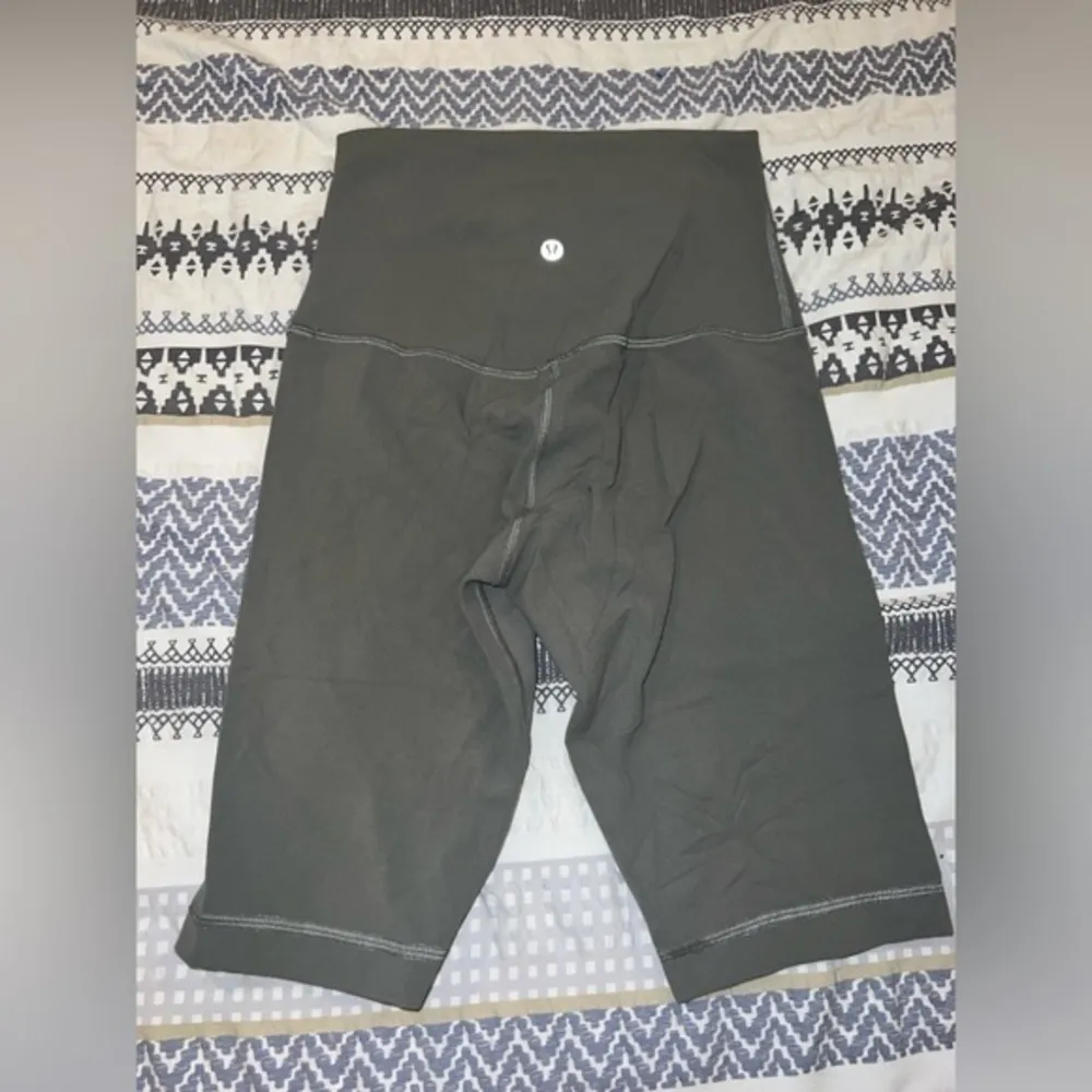 Lululemon Align‎ 10” Super High Rise Short Size 4 - Image 2
