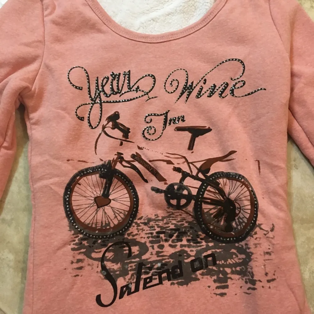 Super Warm And Soft Tshirt Sweater Size M - Image 2