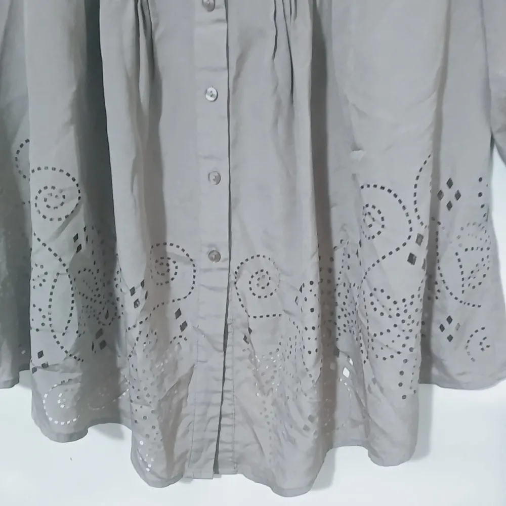 Rose & Olive S Taupe Cut Work Trim Top - Image 3