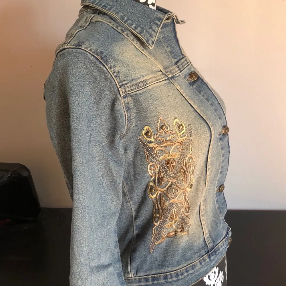 Swayze Distressed Embroidered Jean Jacket NWT - Image 5