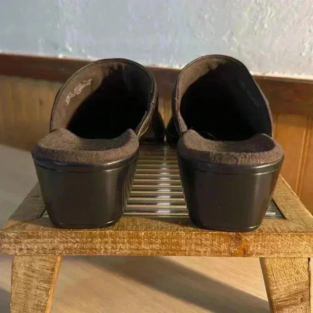 Clark Bendables Brown Leather Round Toe Low Heel Mules - Image 4