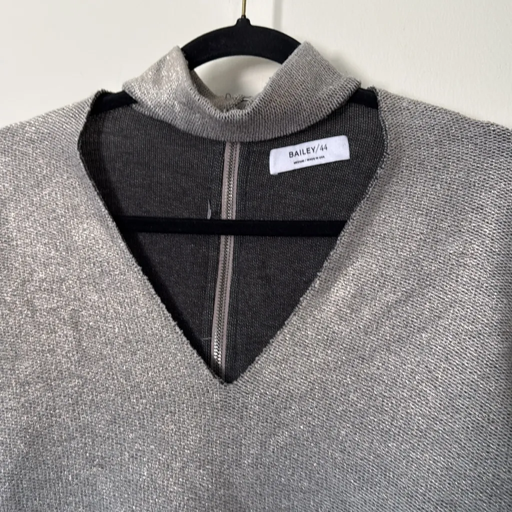 Bailey 44 Kiara Women's Metallic Silver Choker V-Neck Top Medium - Image 4