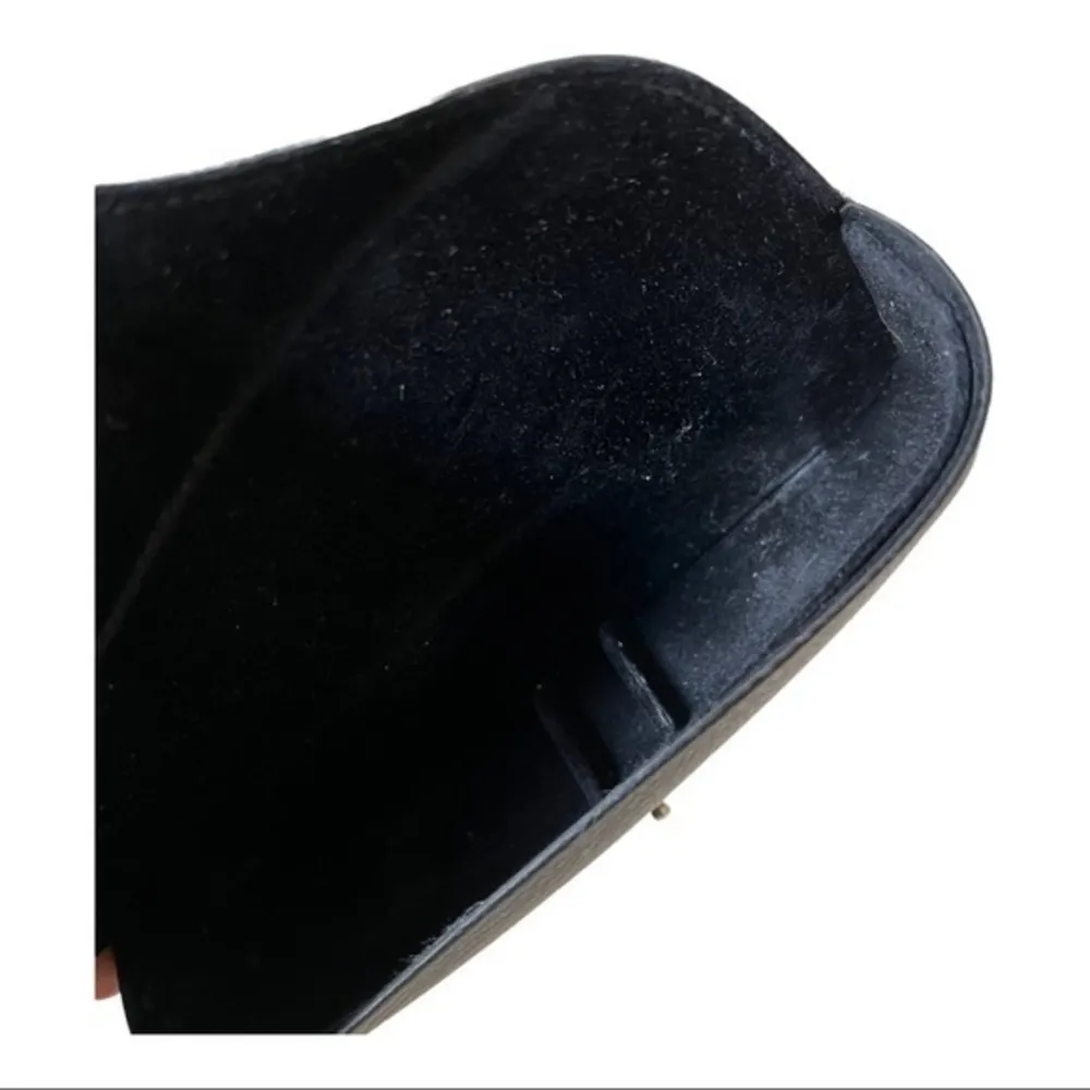 Ray Ban Black Leather Case With Gold Stamp - Image 4