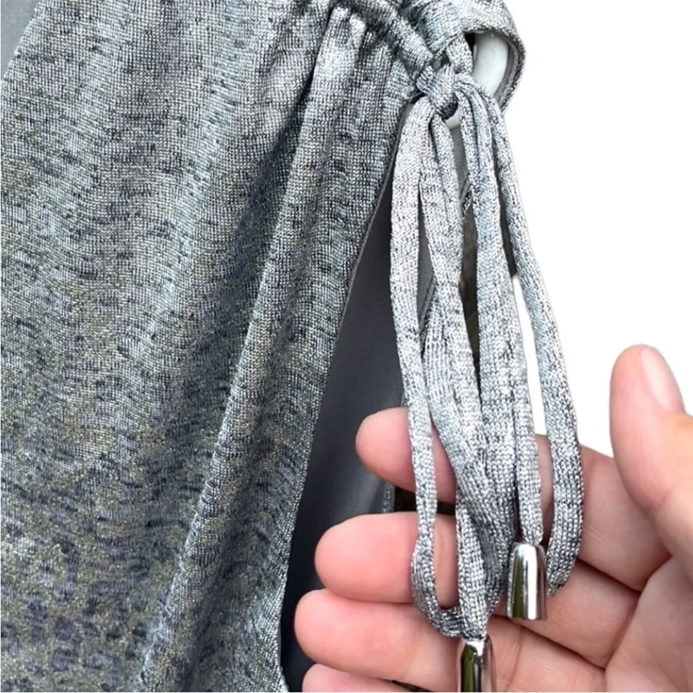 EUC White House Black Market Silver Metallic
Shorts Romper Size Small - Image 6