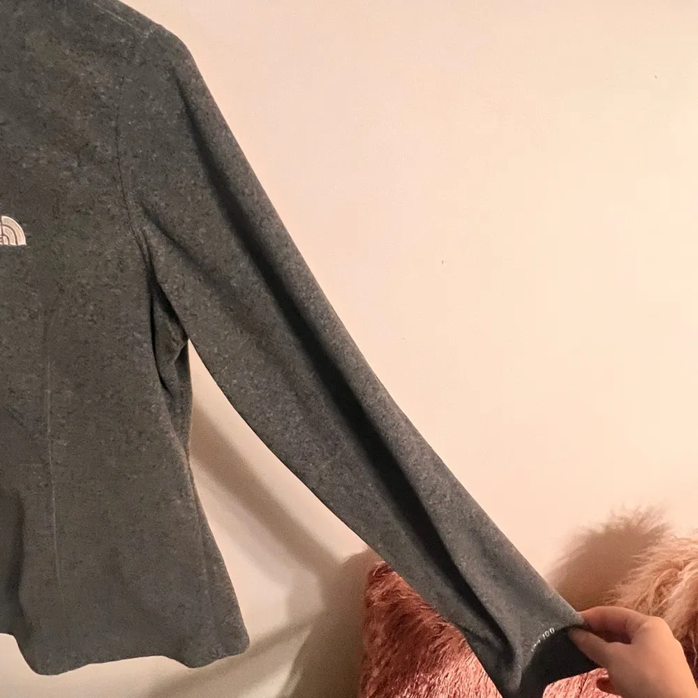 The North Face Quarter Zip Gray Pullover - Image 3