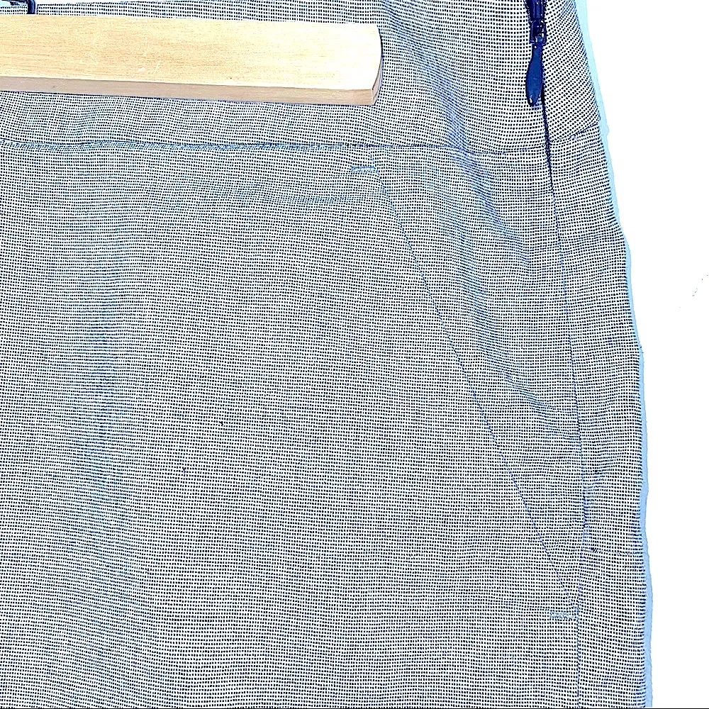 LOFT dressy or casual short shorts this fabric can look black or dark blue - Image 11