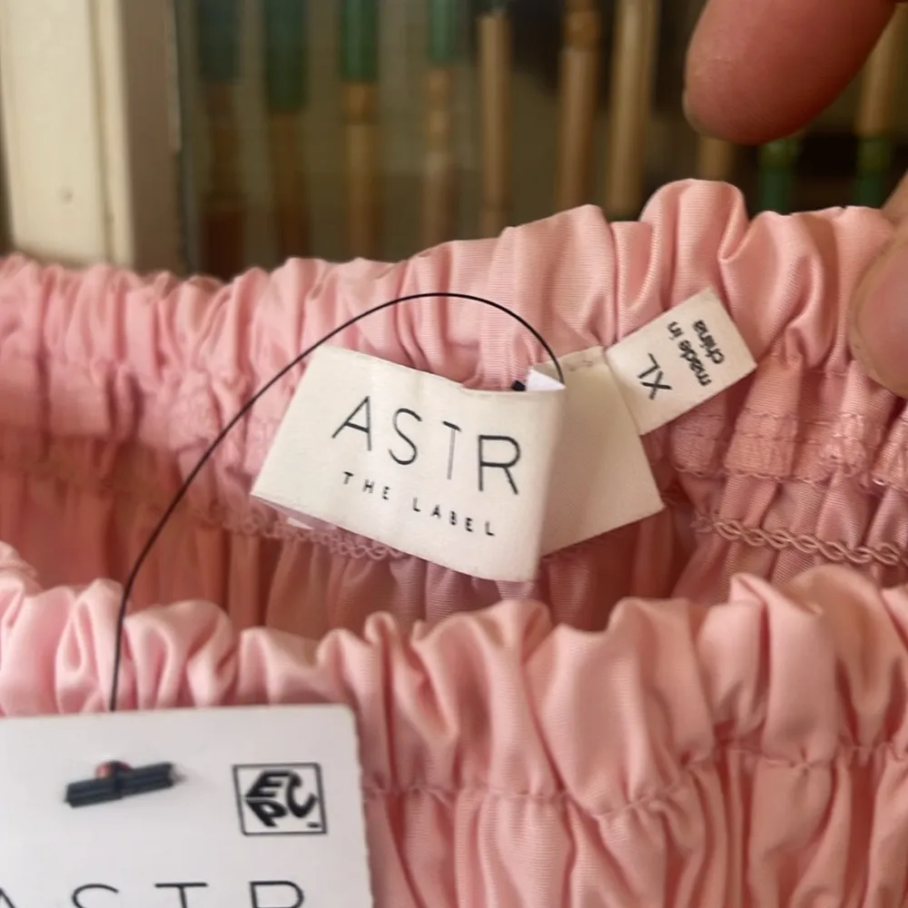 Revolve  the Label Smocked Puff Sleeve Savina Top Pink  XL - Image 4