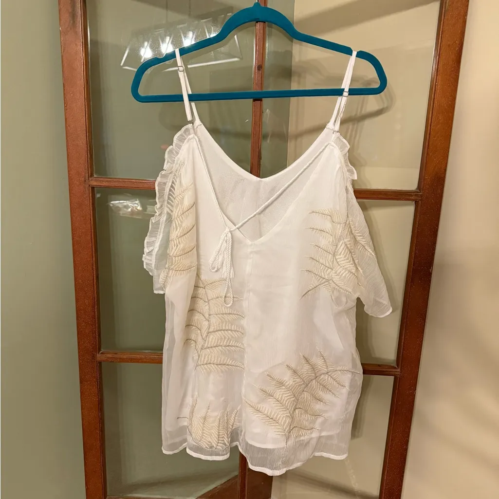 Gimmicks by BKE  White and Cream Blouse - Image 3