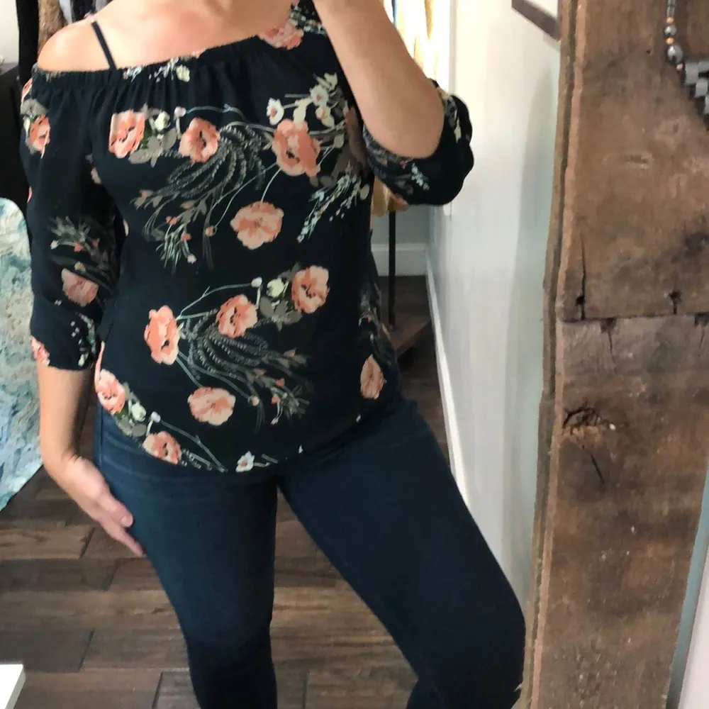 Blush medium floral flirty summer blouse - Image 4