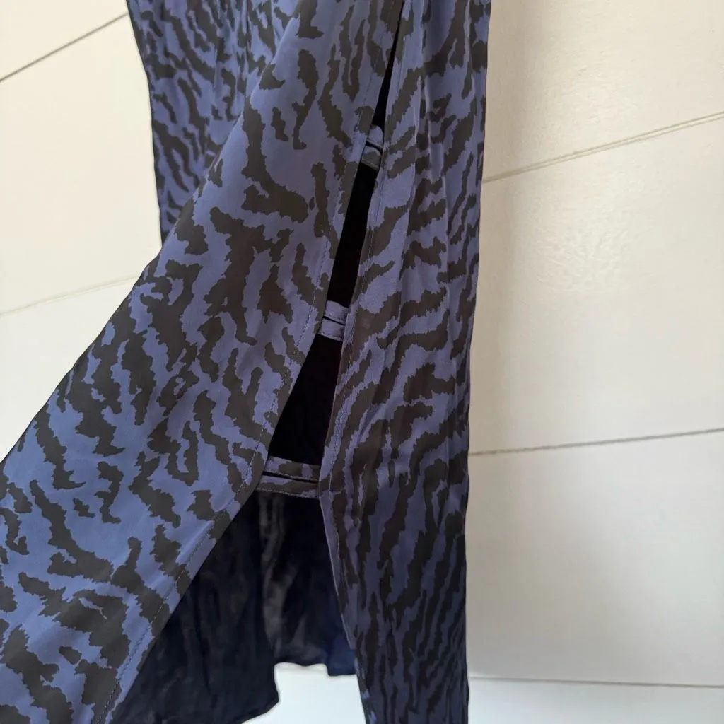 Good American Women’s 2 Blue Tiger Animal Print MIDI Cutout Skirt - Image 2