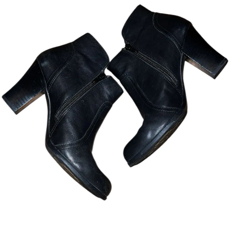 Born Black Leather Ankle Boots Size 8 M - Image 3