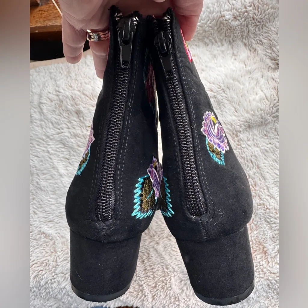 Betsy Johnson Twiggy Black Floral Embroidered Faux Suede Ankle Boots- 8 - Image 4