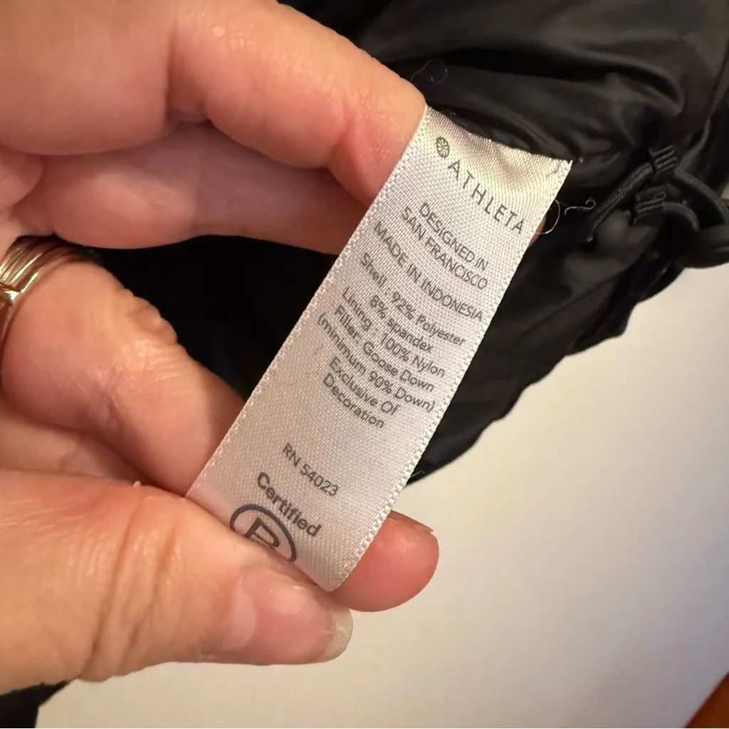 Athleta  Black Quilted Vest Womens Small - Image 5