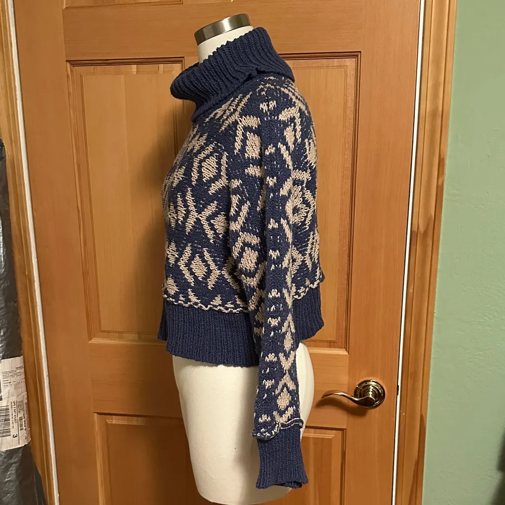 Cropped Geometric Patterned Turtleneck Sweater - Image 8