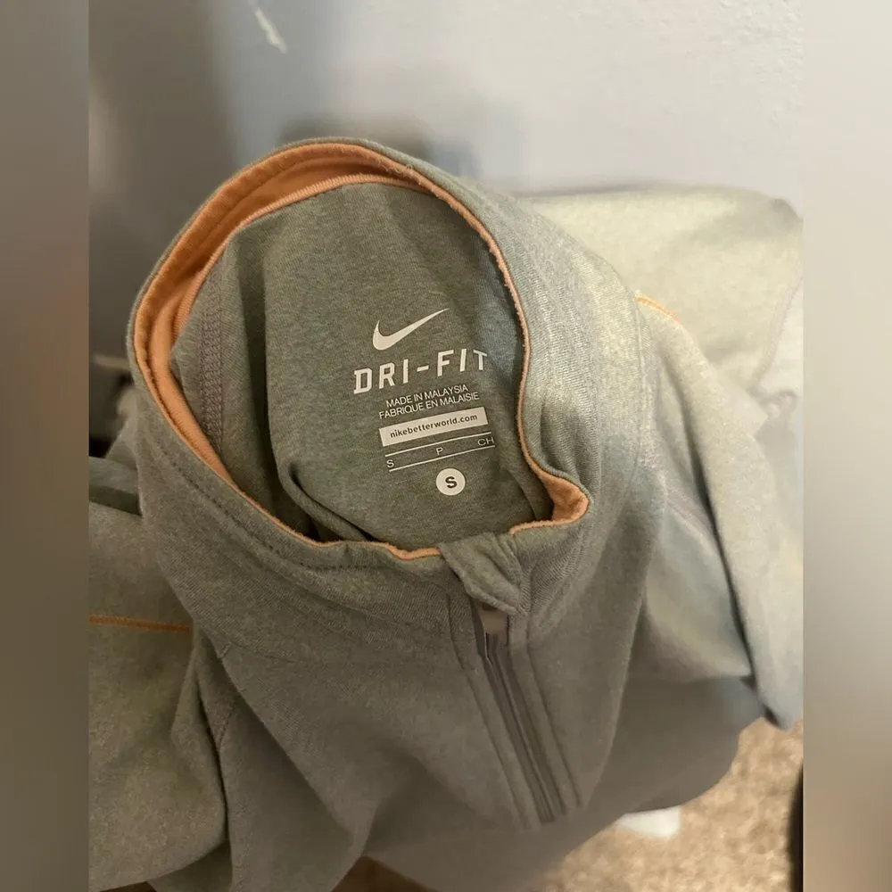 Nike DriFit Women's Small Gray Base Half ZIP Reflective Running Pulloverer - Image 5