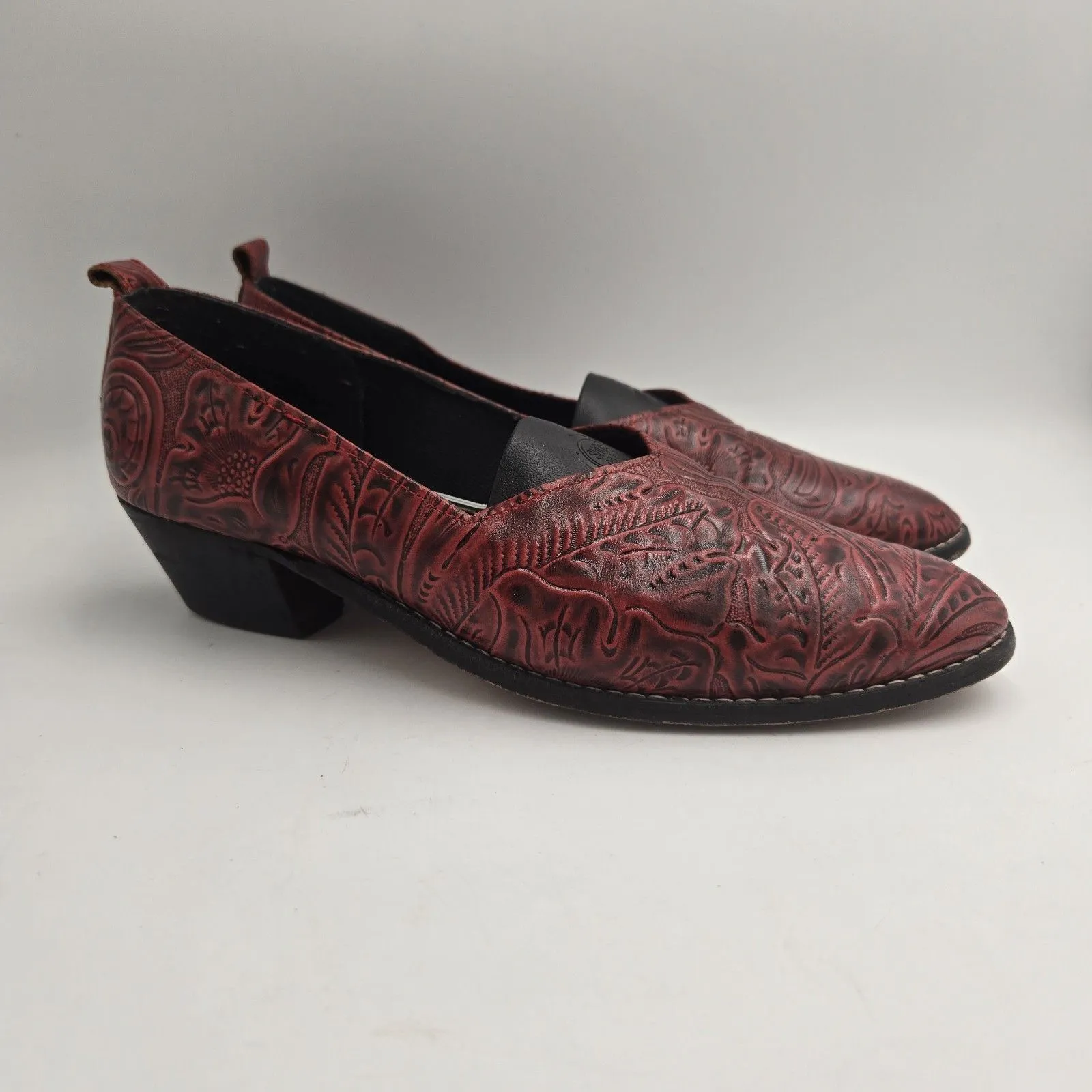 Tic Tac Toes Red Embossed Leather Slip On Loafers Made USA Women’s Flats Sz 8.5 - Image 3