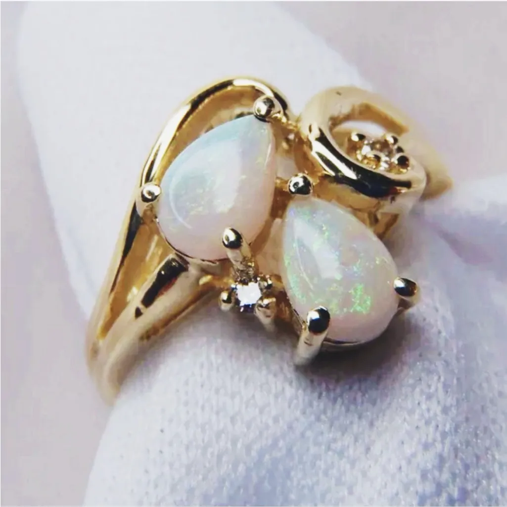 10KT Yellow Gold, Opal & Diamonds Vintage Estate Ring Gold - Image 9