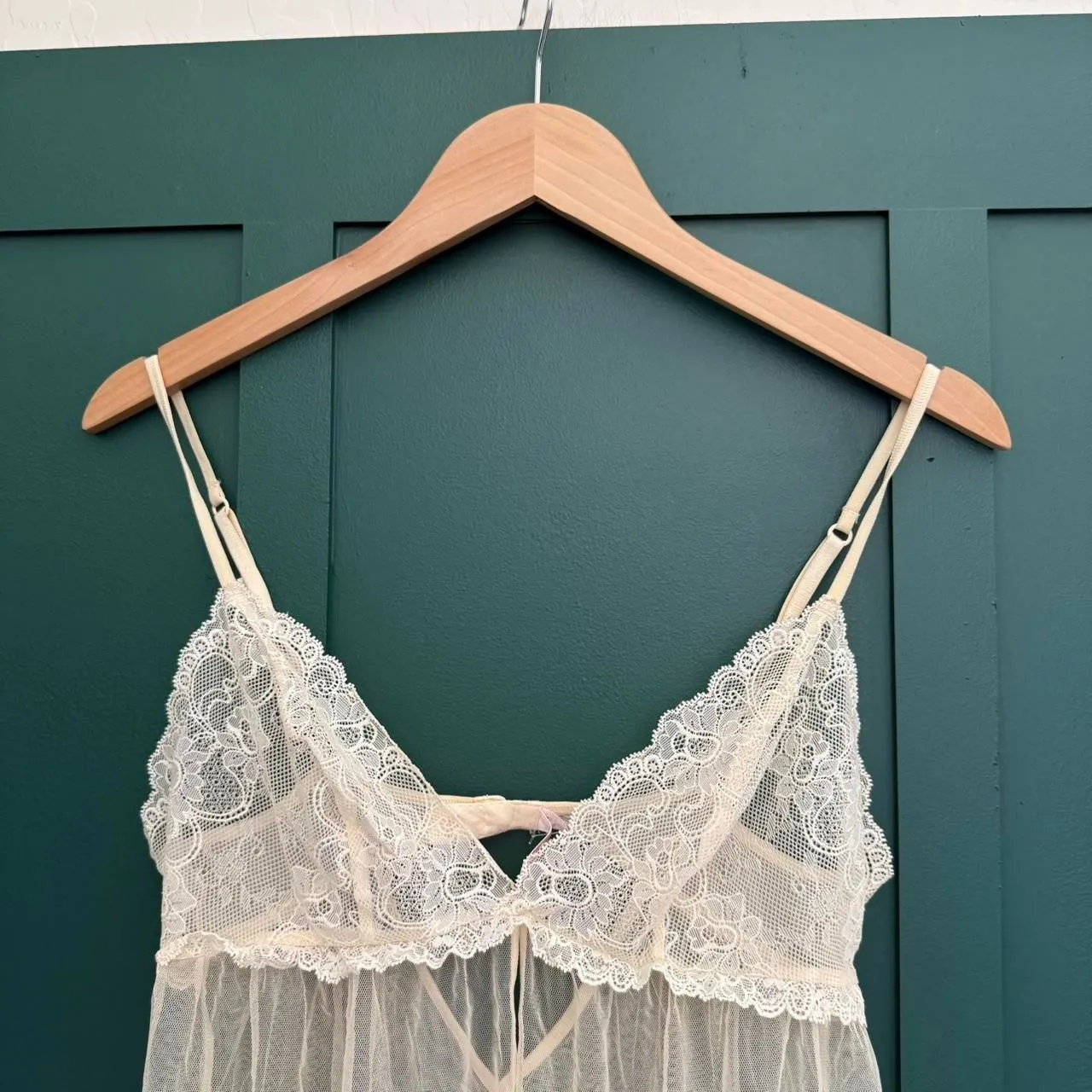 Vintage 2003 Victoria Secret lace Lingerie white/ Cream Sheer Front Slit - Image 3