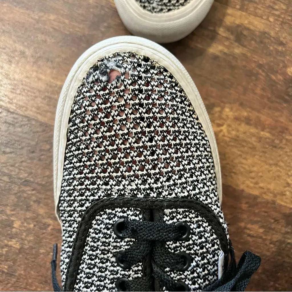 Van’s Authentic Platform 2.0 Black and White Knit Plaid Sneakers, M7 W 8.5 - Image 3