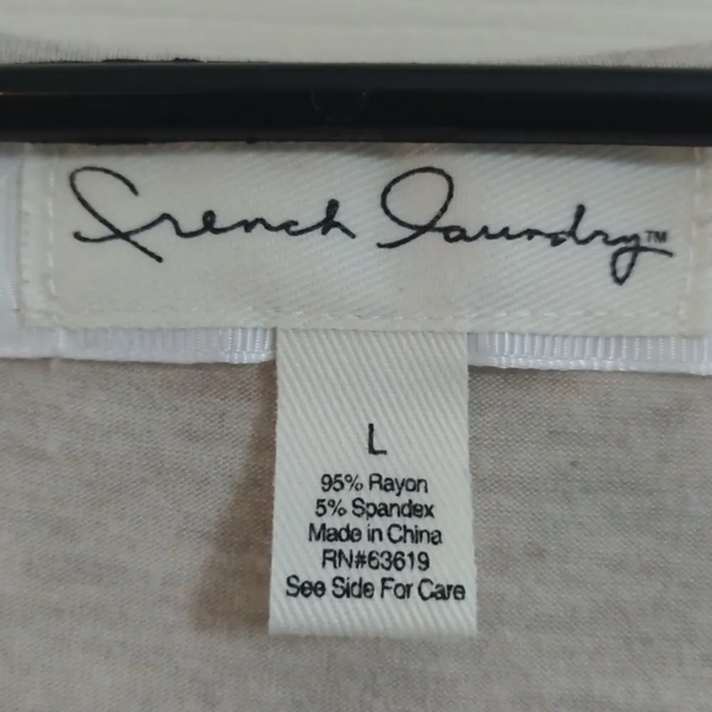 Women's French Laundry Tan V-Neck Shirt Roses Anthropologie Size Large GUC #7643 - Image 6