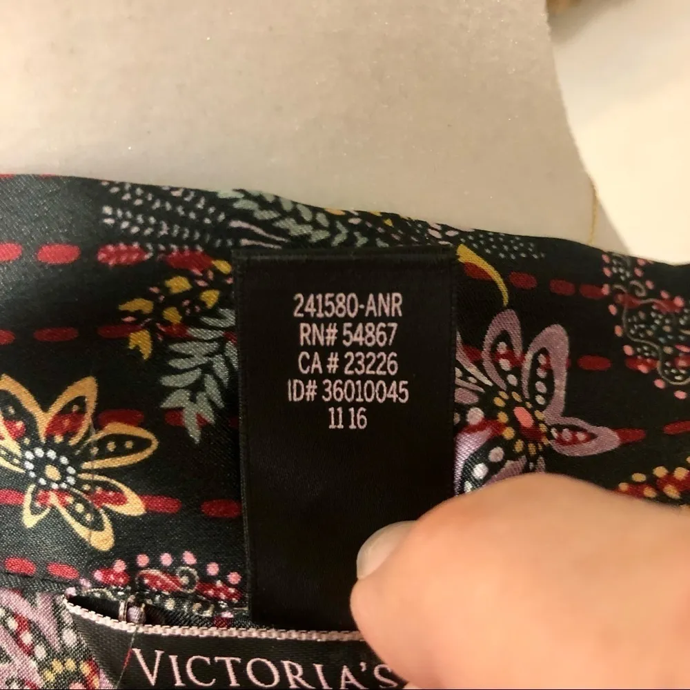 Victoria’s Secret Robe - Image 14